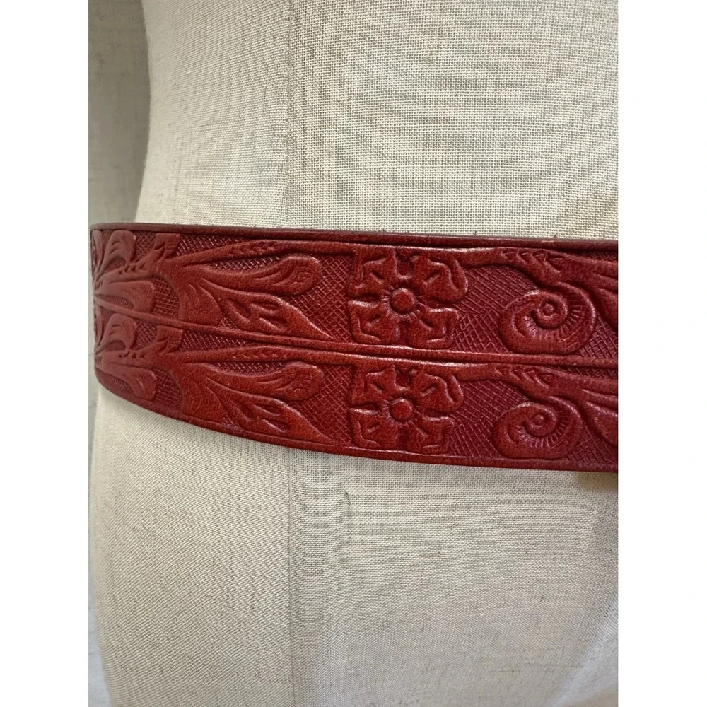 Lauren Ralph Lauren Floral Tooled Embossed Red Leather Belt Size Medium